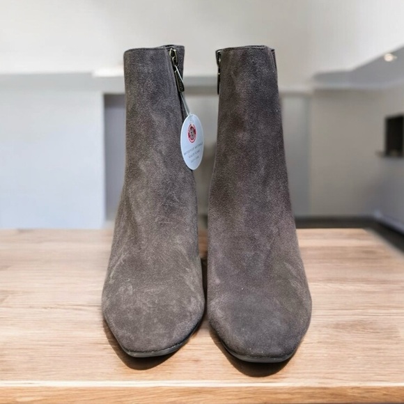 🌻NEW w/tag BLONDO Scarlette Waterproof Suede Ankle Boots Size 10 - Picture 6 of 11